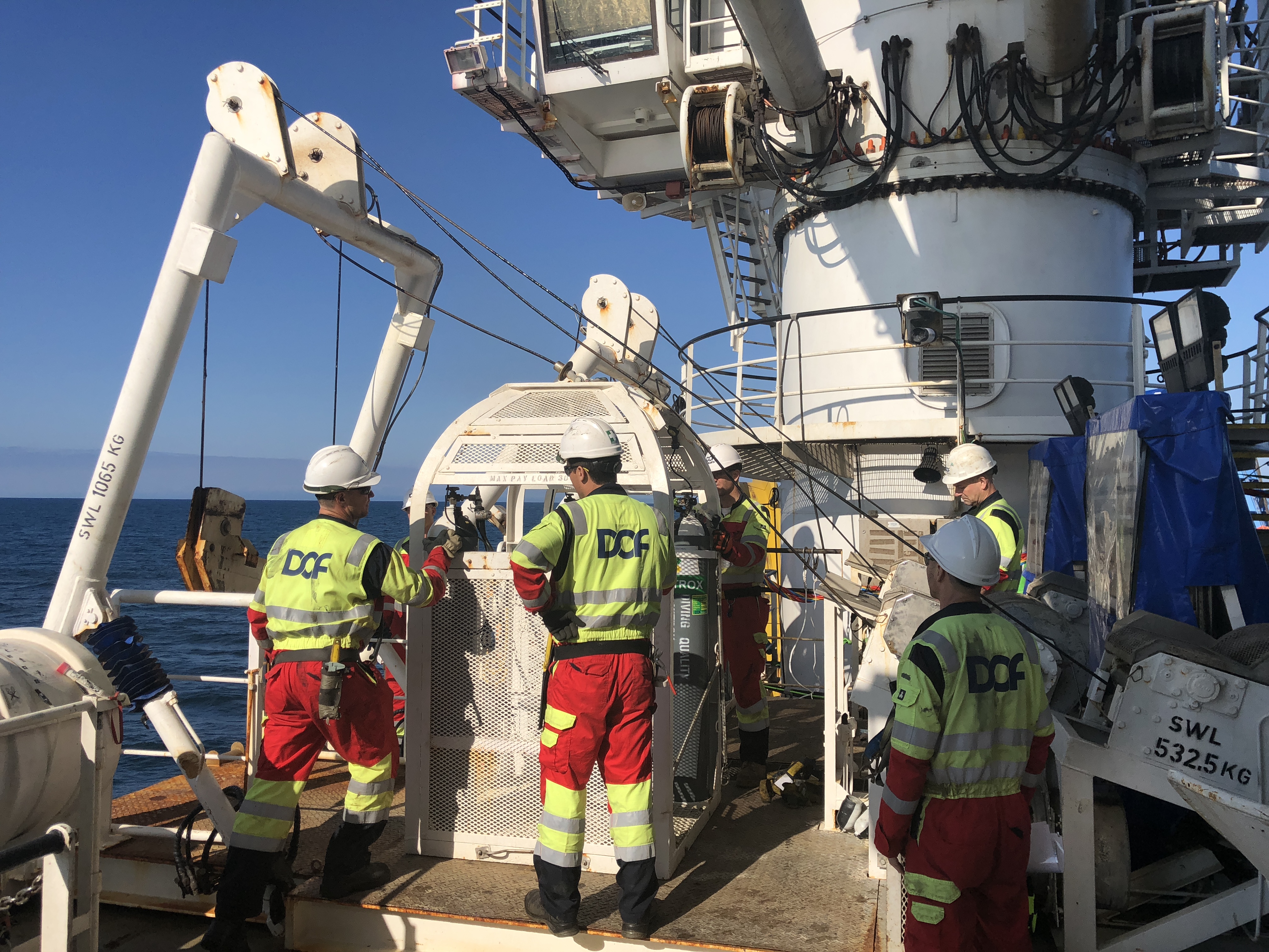 Deck dive basket crew